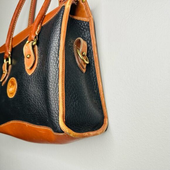 Vintage DOONEY & BOURKE 90s Black Tan Pebbled Leather Crossbody Strap Handbag - Picture 10 of 11